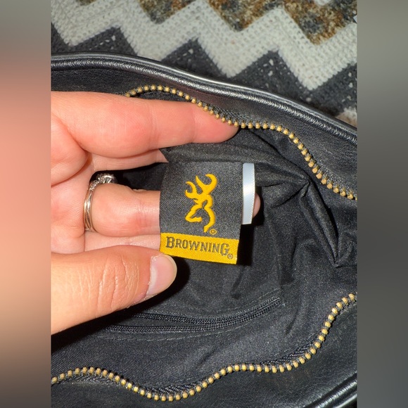 Browning Black Leather Concealed Carry Crossbody Bag with Gold Metal - Picture 11 of 12